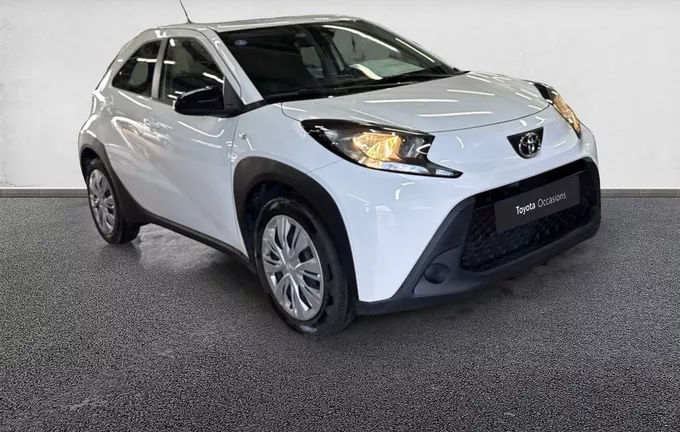 TOYOTA AYGO X 1.0 VVT-i 72 Dynamic extérieur trois quart avant droit 1103160