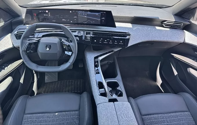 PEUGEOT 5008 Hybrid 136 e-DCS6 Allure extérieur côté gauche 945815