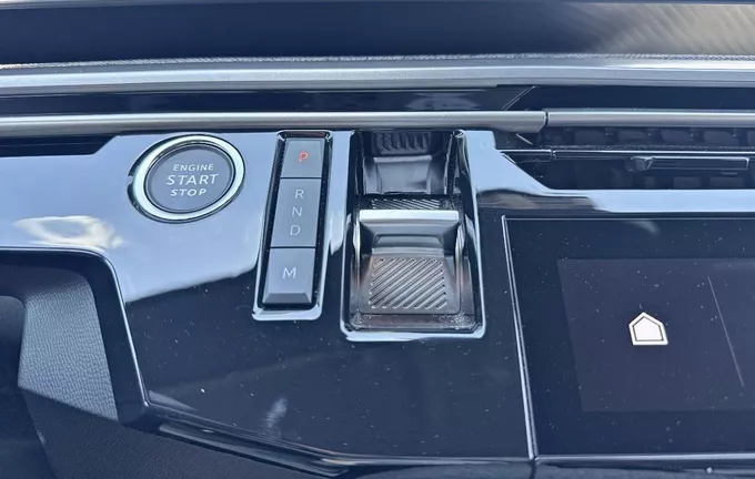 PEUGEOT 5008 Hybrid 136 e-DCS6 Allure photo 14 945815