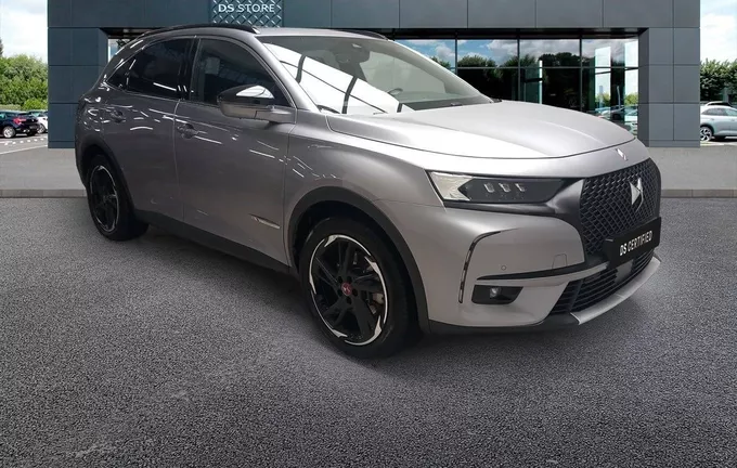 DS DS7 CROSSBACK Hybride E-Tense 300 EAT8 4x4 Performance Line+ extérieur trois quart avant droit 944425