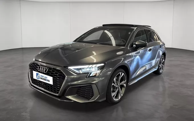 AUDI A3 Sportback 40 TFSIe 204 S tronic 6 S Line extérieur trois quart avant gauche 2131005