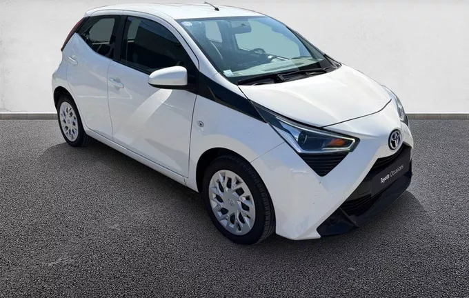TOYOTA AYGO 1.0 VVT-i x-play extérieur trois quart avant droit 1103701