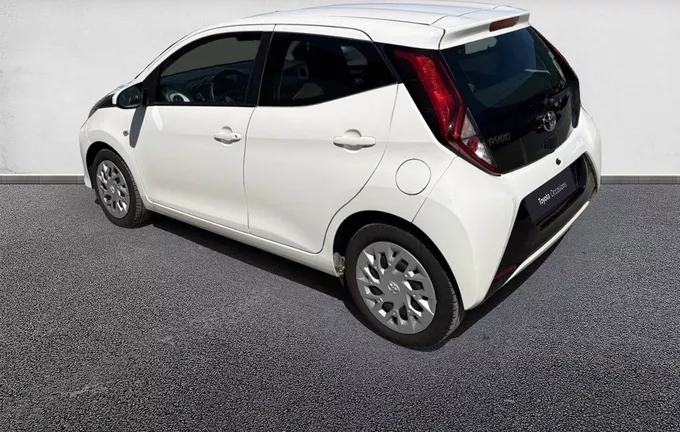 TOYOTA AYGO 1.0 VVT-i x-play extérieur trois quart arrière gauche 1103701