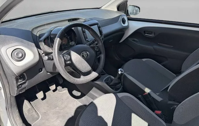 TOYOTA AYGO 1.0 VVT-i x-play photo 11 1103701