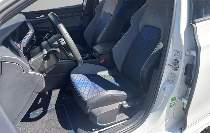 VOLKSWAGEN GOLF 2.0 TSI 320 DSG7 R extérieur trois quart arrière droit 2130680