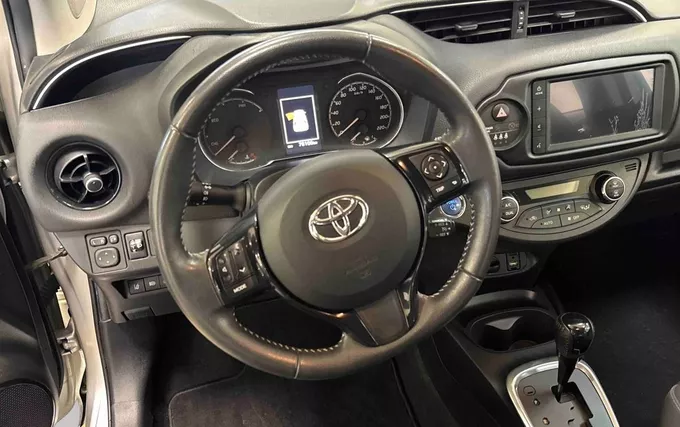 TOYOTA YARIS Hybride 100h Dynamic photo 12 1103988