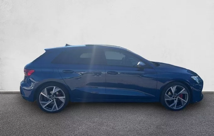 AUDI A3 Sportback TDI 150 S tronic 7 S line extérieur côté droit 2131647