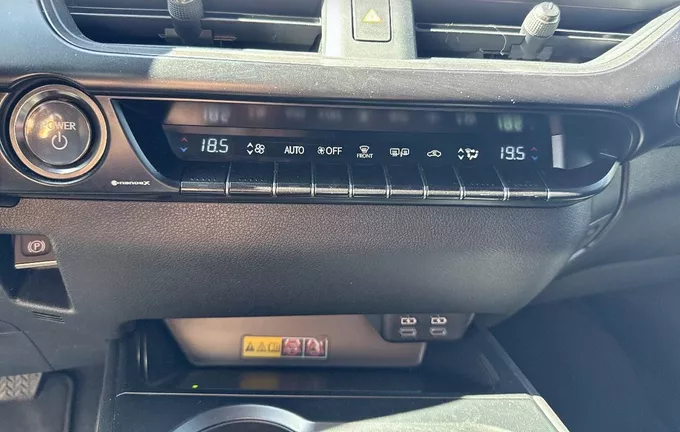 LEXUS UX 300h 2WD F SPORT Design photo 14 1103383