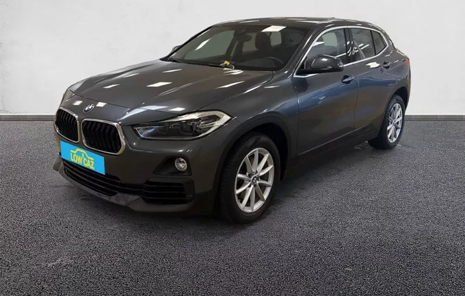 BMW X2 sDrive 18i 140 ch DKG7 Business Design extérieur trois quart avant gauche 213014