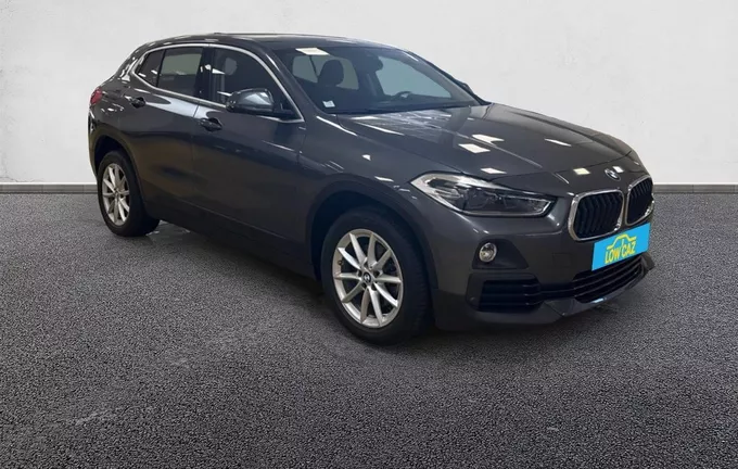 BMW X2 sDrive 18i 140 ch DKG7 Business Design extérieur trois quart avant droit 213014