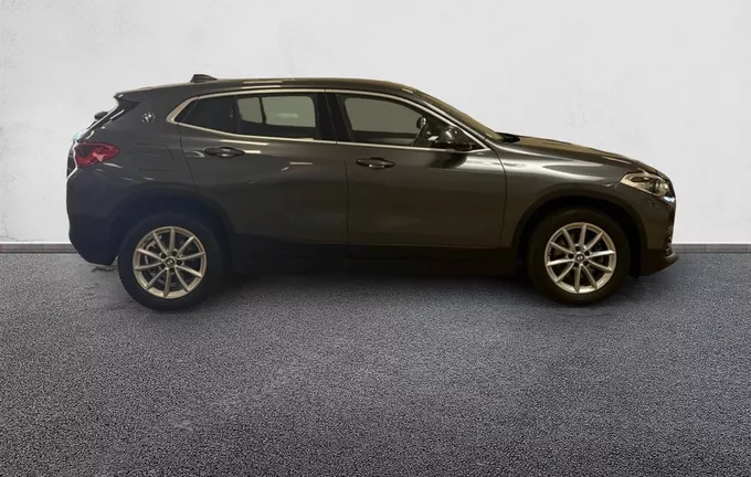 BMW X2 sDrive 18i 140 ch DKG7 Business Design extérieur côté droit 213014
