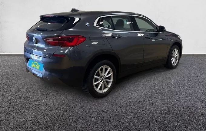 BMW X2 sDrive 18i 140 ch DKG7 Business Design extérieur trois quart arrière droit 213014