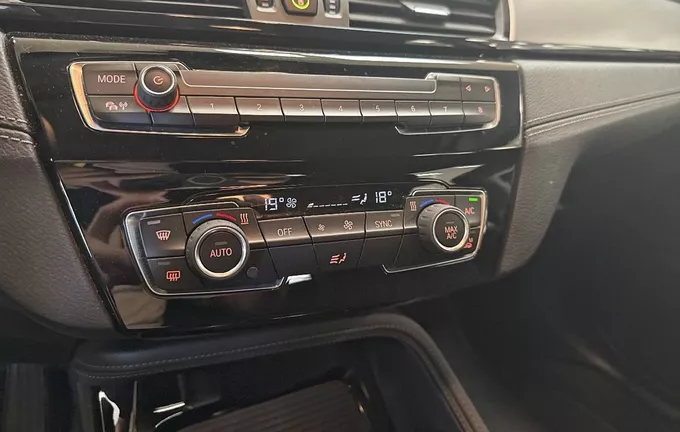 BMW X2 sDrive 18i 140 ch DKG7 Business Design photo 14 213014