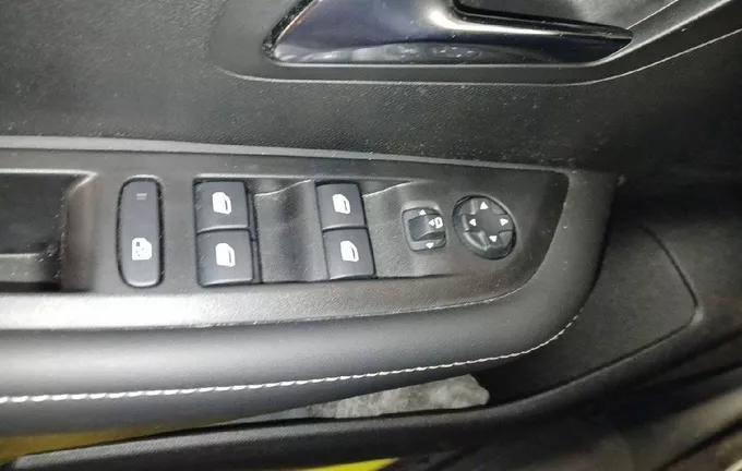 PEUGEOT 208 Hybrid 100 e-DCS6 Allure photo 15 944040