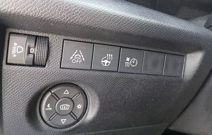 CITROEN C4 e-C4 136 ch Automatique Shine photo 20 945596