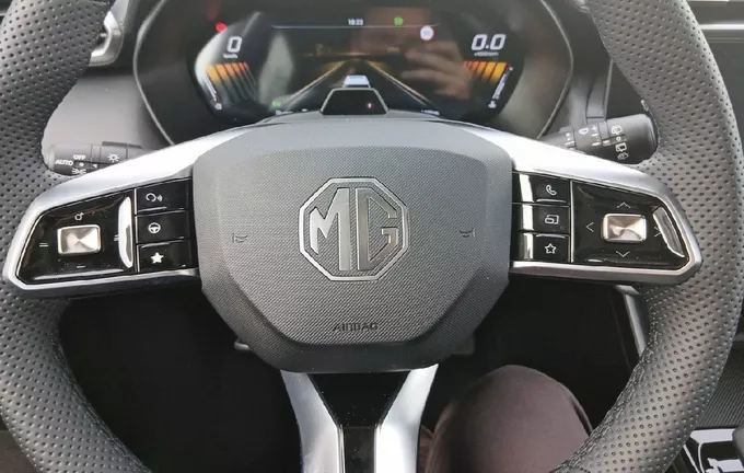 MG ZS 1.5 L Hybrid+ 197 ch Luxury photo 12 8631
