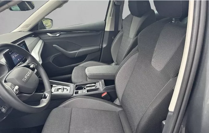 SKODA OCTAVIA Combi 1.5 TSI Hybrid 150 ch ACT DSG7 Selection extérieur trois quart arrière droit 2130368