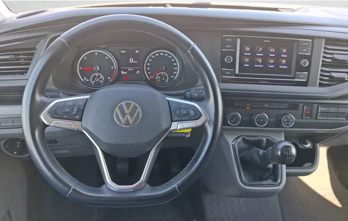 VOLKSWAGEN UTILITAIRES TRANSPORTER 6.1 VAN L2H1 2.0 TDI 150 BVM6 4MOTION extérieur trois quart avant droit 106338