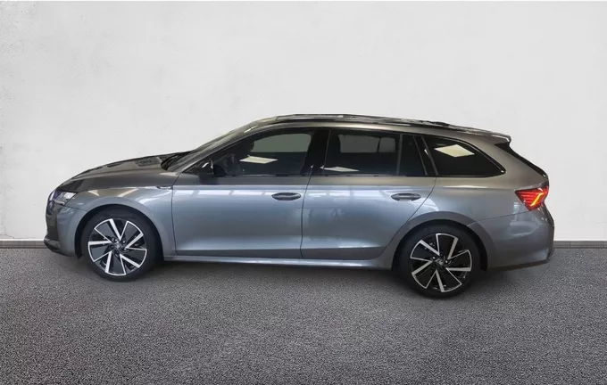 SKODA OCTAVIA Combi 1.5 TSI Hybrid 150 ch ACT DSG7 Sportline extérieur trois quart arrière gauche 2125061