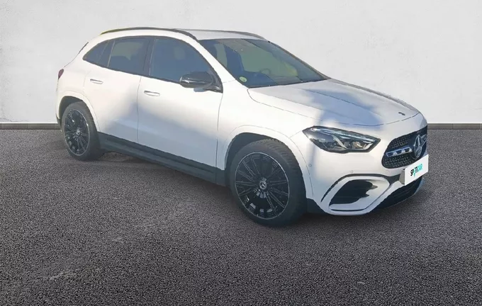 MERCEDES GLA 180 d 8G-DCT AMG Line extérieur trois quart avant droit 945672