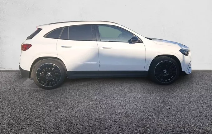 MERCEDES GLA 180 d 8G-DCT AMG Line extérieur côté droit 945672