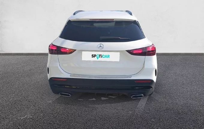 MERCEDES GLA 180 d 8G-DCT AMG Line extérieur trois quart arrière droit 945672