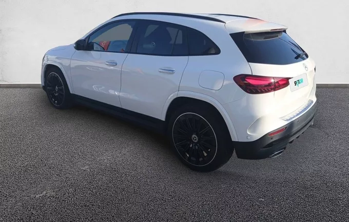 MERCEDES GLA 180 d 8G-DCT AMG Line extérieur trois quart arrière gauche 945672