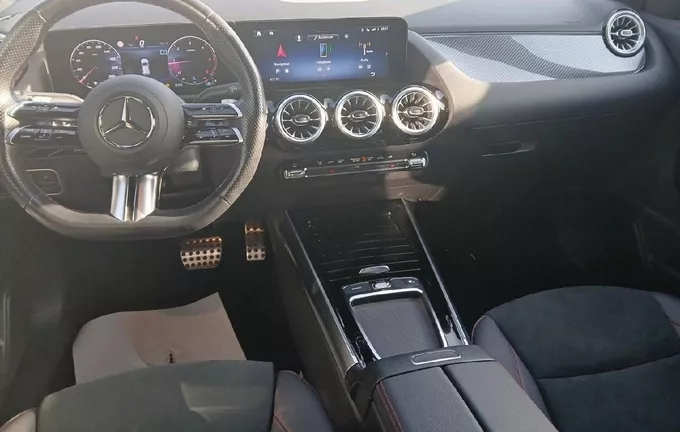 MERCEDES GLA 180 d 8G-DCT AMG Line extérieur côté gauche 945672