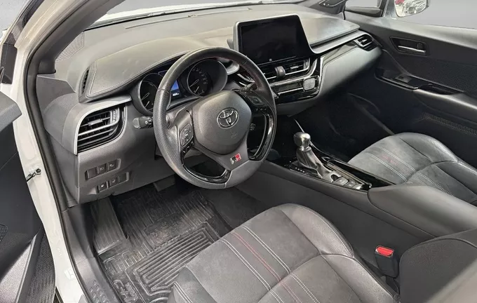 TOYOTA C-HR Hybride 2.0L GR Sport photo 11 1103828
