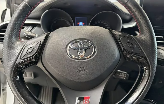TOYOTA C-HR Hybride 2.0L GR Sport photo 12 1103828