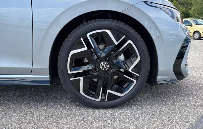 VOLKSWAGEN GOLF 1.5 eTSI EVO2 150 DSG7 R-Line Edition photo 9 9708