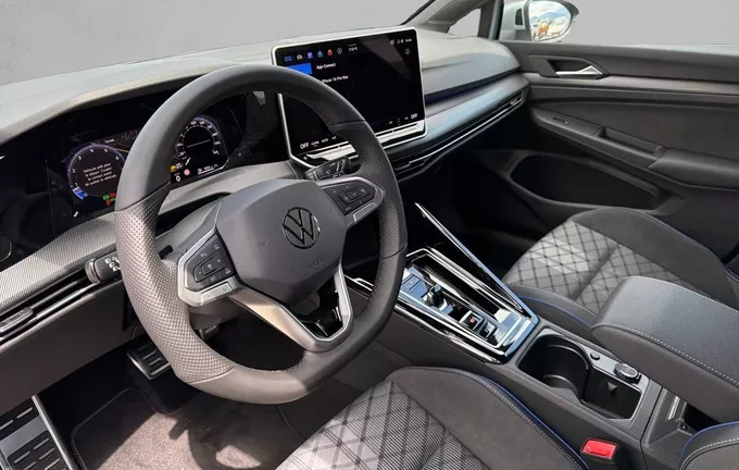 VOLKSWAGEN GOLF 1.5 eTSI EVO2 150 DSG7 R-Line Edition photo 11 9708