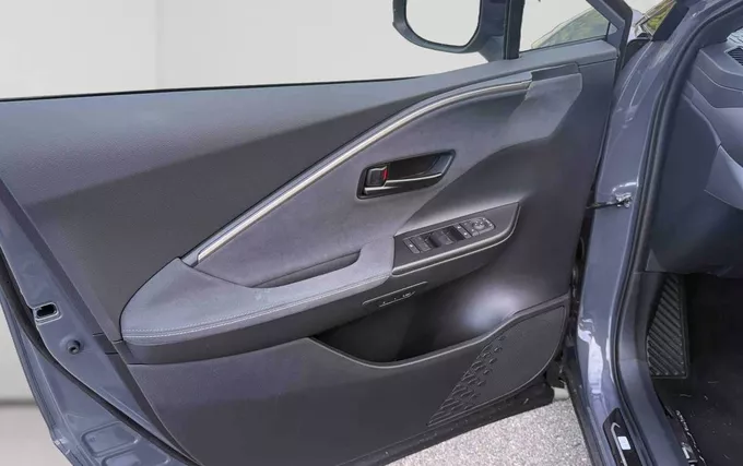 TOYOTA C-HR Hybride 140 Collection photo 20 201602