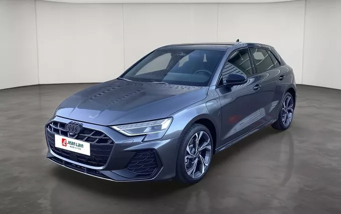 AUDI A3 Sportback e-hybrid 204 ch S line extérieur trois quart avant gauche 7434