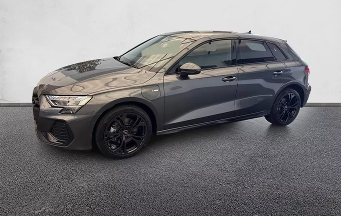 AUDI A3 Sportback TFSI e Hybride rechargeable 204 S tronic 6 S line extérieur trois quart arrière droit 6043