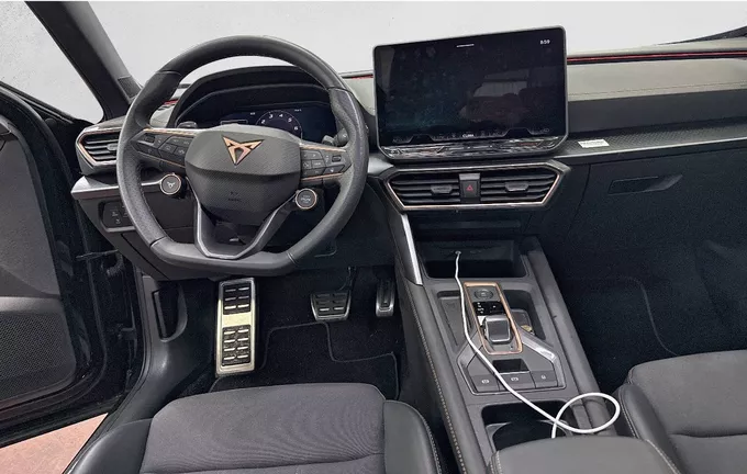 CUPRA FORMENTOR 1.5 eTSI Hybrid 150 ch DSG7 V extérieur trois quart avant droit 2119734