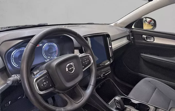 VOLVO XC40 T2 129 ch Geartronic 8 Momentum Essentiel photo 11 213013