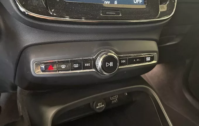 VOLVO XC40 T2 129 ch Geartronic 8 Momentum Essentiel photo 14 213013