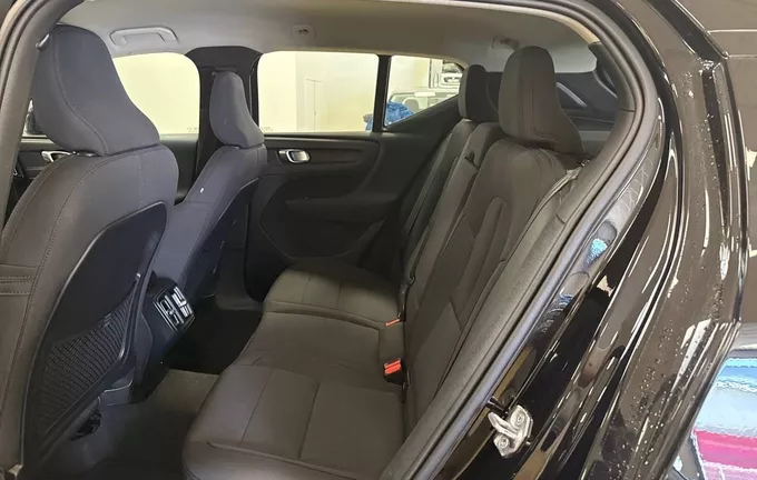VOLVO XC40 T2 129 ch Geartronic 8 Momentum Essentiel photo 17 213013