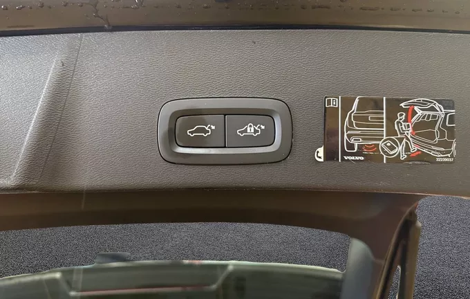 VOLVO XC40 T2 129 ch Geartronic 8 Momentum Essentiel photo 19 213013