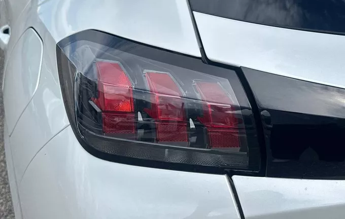 PEUGEOT 208 PureTech 100 S&S BVM6 Style photo 17 2130298