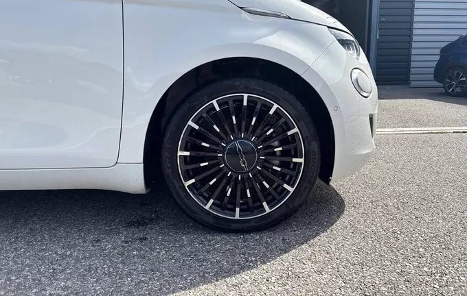 FIAT 500 3+1 e 118 ch Icône Plus photo 9 2131800
