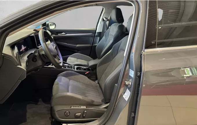 VOLKSWAGEN GOLF SW 1.5 eTSI EVO2 150 DSG7 Style extérieur trois quart arrière droit 2129734