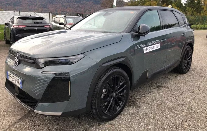 CITROEN E-C5 AIRCROSS 210 autonomie confort Max extérieur trois quart avant gauche 990975