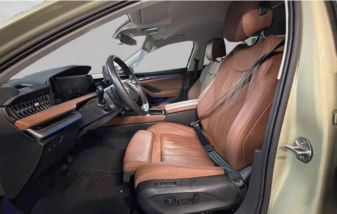 SKODA SUPERB Combi 2.0 TDI 150 ch SCR DSG7 Laurin & Klement extérieur trois quart arrière droit 2122324