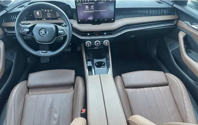 SKODA SUPERB Combi 2.0 TDI 150 ch SCR DSG7 Laurin & Klement extérieur trois quart avant droit 2122324