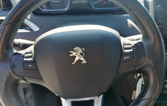 PEUGEOT 2008 1.2 PureTech 110ch S&S BVM5 Crossway photo 12 560718
