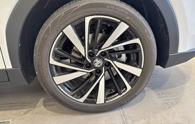 MG ZS 1.5 L Hybrid+ 197 ch Luxury extérieur arrière 7371