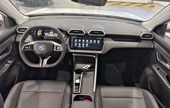 MG ZS 1.5 L Hybrid+ 197 ch Luxury extérieur côté gauche 7371