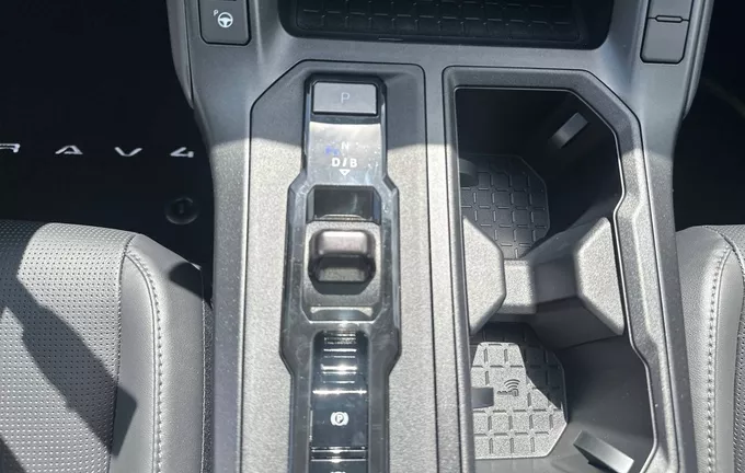 TOYOTA RAV4 Hybride 185 ch 2WD Lounge photo 13 184977